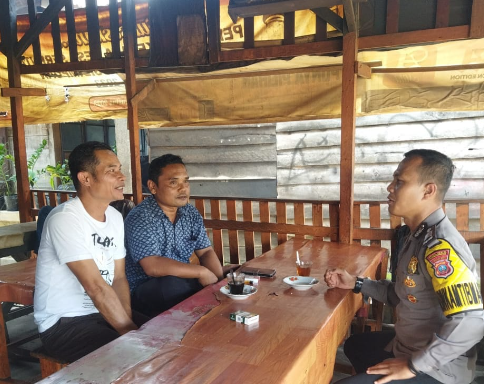 Bhabinkamtibmas Sambangi Desa Sigulang, Ajak Warga Jaga Kamtibmas dan Bina Remaja