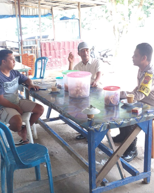 Bhabinkamtibmas Wek I Jalin Silaturahmi, Imbau Warga Aktif Jaga Kamtibmas