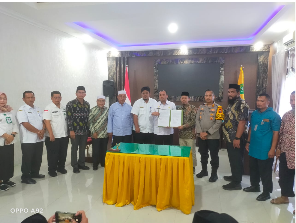  Kapolres Padangsidimpuan, AKBP Dr Wira Prayatna, SH, SIK, MH, turut hadir dan menyaksikan serah ter