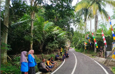 Bhabinkamtibmas Butarbutar Semarakkan HUT RI di Tinjoman Lama