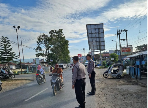 Polsek Batunadua Jaga Keamanan dan Kenyamanan Warga dengan Patroli dan Pengaturan Lalu Lintas