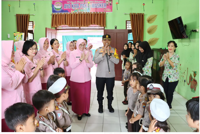 Kapolres dan Ketua Bahayangkara kunker ke TK Kemala Bhayangkari 13 Padangsidimpuan