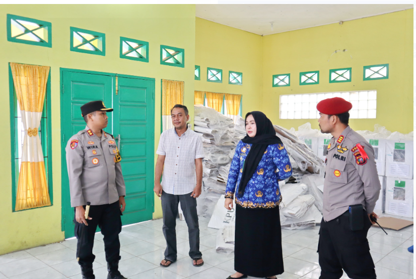Kapolres   lakukan monitoring dan pengecekan  Logistik Pilkada  di kantor PPK  Padangsidimpuan Utara