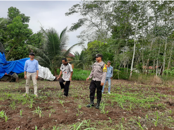 Inisiasi Program pemerintah Bidang ketapang Bhabinkamtibmas Polsek Batunadua lakukan monitoring ke d