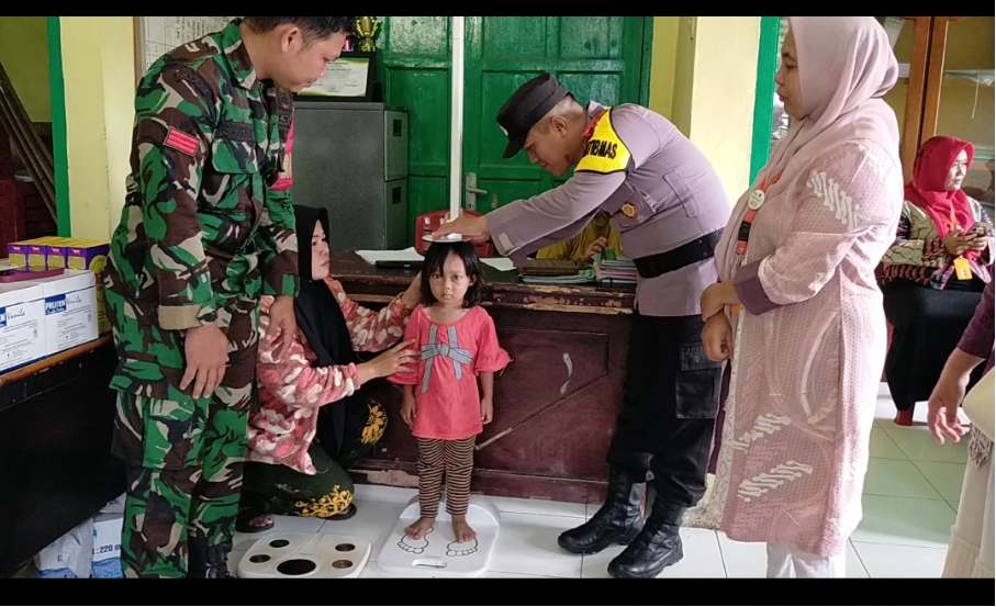 Cegah Stunting, Bhabinkamtibmas  Polsek Batunadua dampingi penyaluran  Bantuan Susu Kepada ibu Hamil