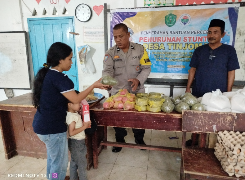 Bhabinkamtibmas Hadiri Pembagian Makanan Bergizi untuk Cegah Stunting
