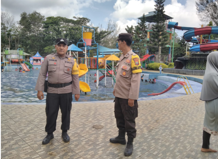 Menjelang Tahun baru wujudkan kamtibmas  personil  Polsek Hutaimbaru, monitoring  ke water park