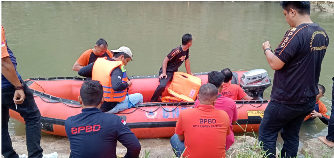 Bocah Hanyut di  Aliran sungai  Batang Ayumi Kota padangsidimpuan Akhirnya Ditemukan meninggal dunia