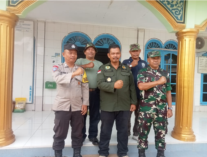 Bangun sinergitas TNI polri Bersama   P3AD Bersihkan Masjid Raya Mardiyah Kota Padangsidempuan 