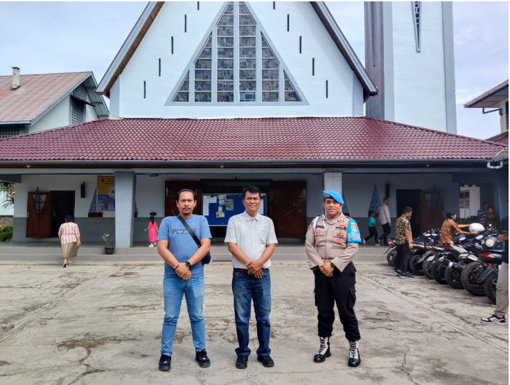 Pastikan kenyamanan ibadah, Personil Polres Padangsidimpuan Lakukan Sambang dan Patroli Gereja dalam