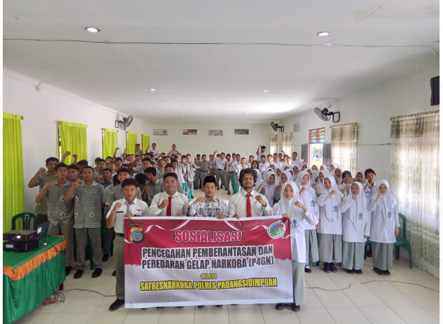 Polisi Edukasi Gen Z: Satresnarkoba Sosialisasikan Bahaya Narkoba di SMAN 6 Padangsidimpuan