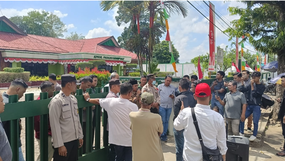 Polres Padangsidimpuan Siagakan Personel Amankan Unras Honorer KPKNL