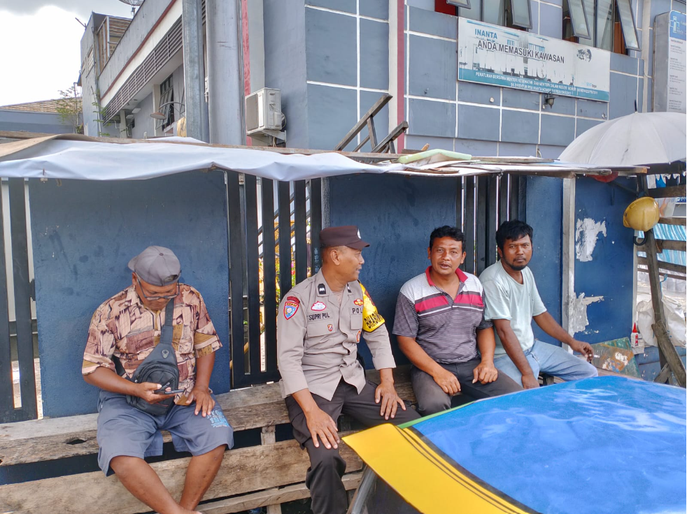 Bhabinkamtibmas Jalin Silaturahmi dengan Pengemudi Betor, Ajak Jaga Kamtibmas Jelang Pilkada