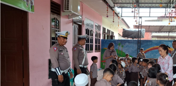 Satlantas Ajak Anak TK 13 Bhayangkara Mengenal Aturan Lalu Lintas Sejak Dini