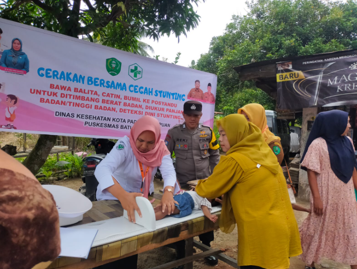 Bhabinkamtibmas Batunadua Dampingi Pencegahan Stunting, Jalin Keakraban dengan Warga