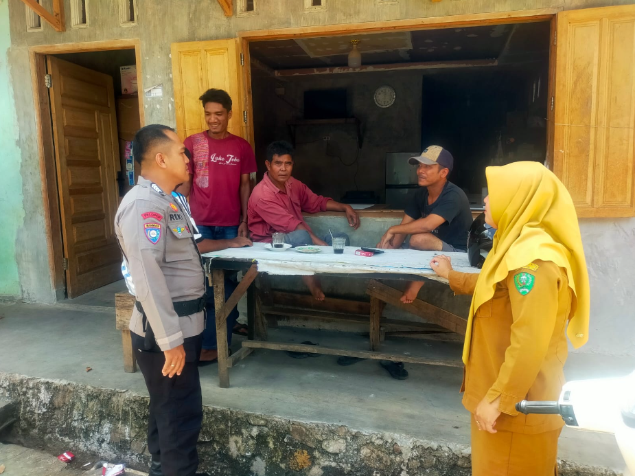 Bhabinkamtibmas perkuat silahturahmi di kelurahan Batunadua jaga persatuan dan kesatuan jelang Pilka