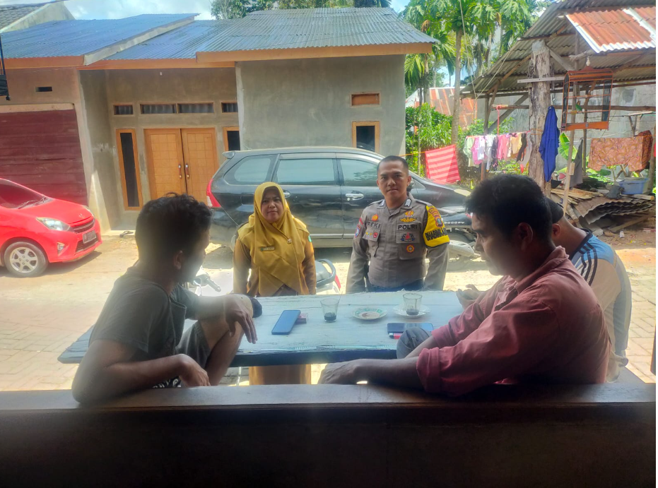 Bhabinkamtibmas sambangi masyarakat di kelurahan Batunadua jaga persatuan dan kesatuan jelang Pilkad