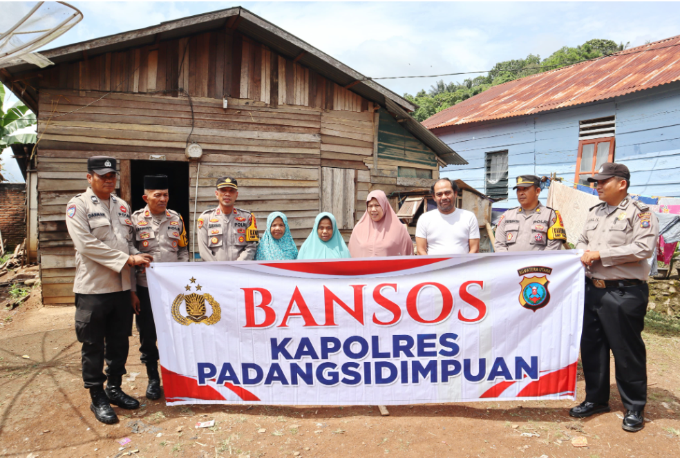 Kapolres Padangsidimpuan Salurkan Bantuan Langsung ke Masyarakat Kurang Mampu