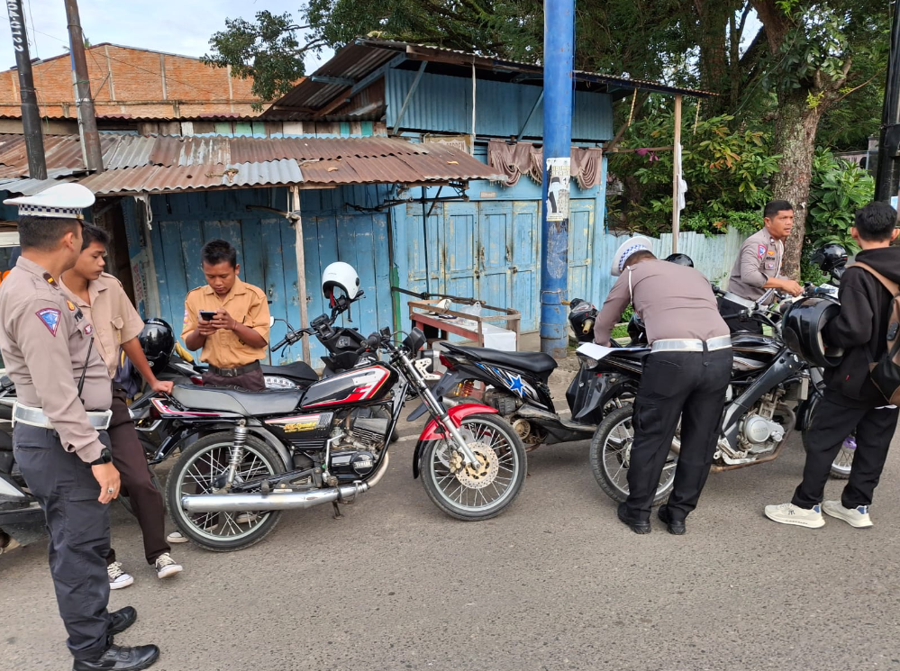 Ciptakan tertib berLalu Lintas Personil sat lantas  polres Padangsidimpuan gelar razia  Knalpot Bron