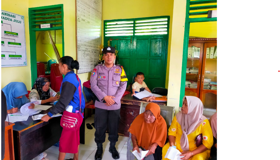 bhabinkamtibmas polsek Batunadua  Monitoring penyaluran Bantuan Beras dari pemerintah 