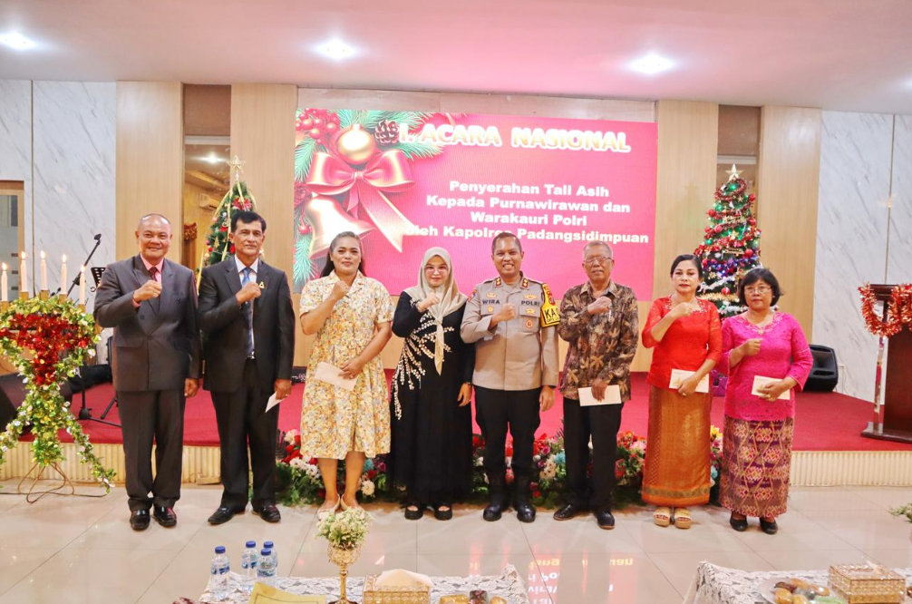 Sukacita Natal Warnai Perayaan Keluarga Besar Polres Padangsidimpuan