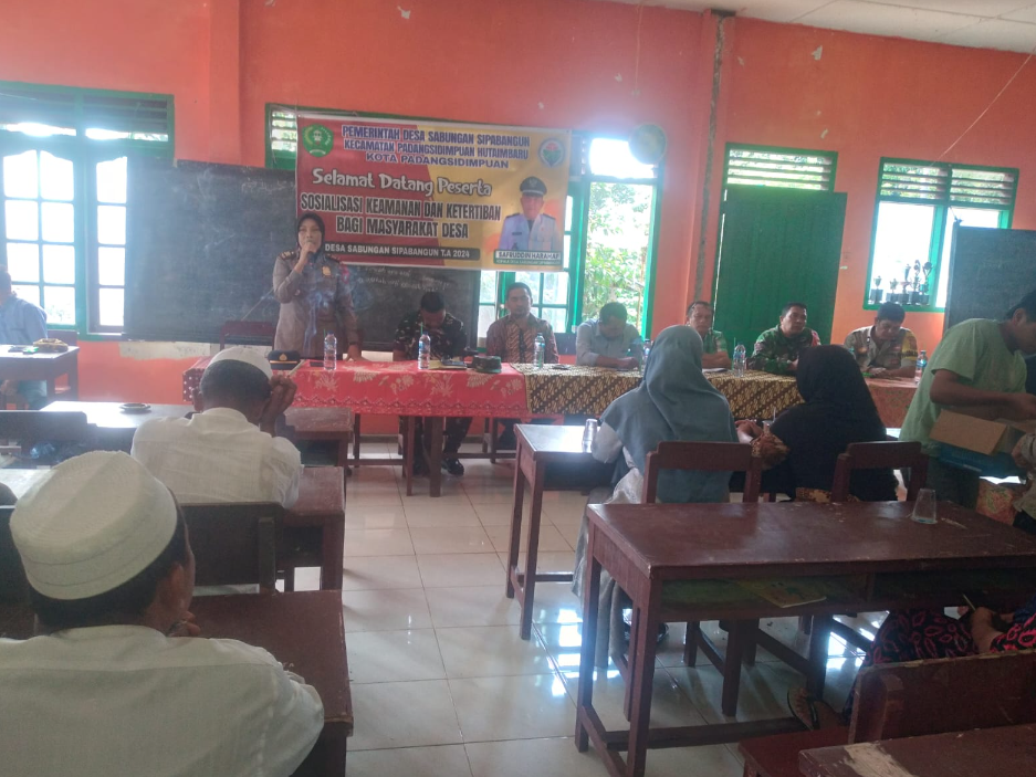 Peduli Antar sesam Kasat Binmas Polres Padangsidimpuan Salurkan Sembako Kepada Keluarga Korban Kebak