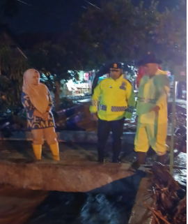 Kapolres Padangsidimpuan Respon Cepat Atasi Banjir di Manegen dan Goti