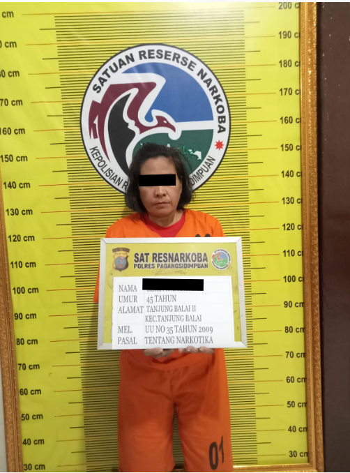 Di tangkap di loket Angkutan Umum di kota Padangsidimpuan  Seorang  wanita bawa sabu  dari  Tanjung 
