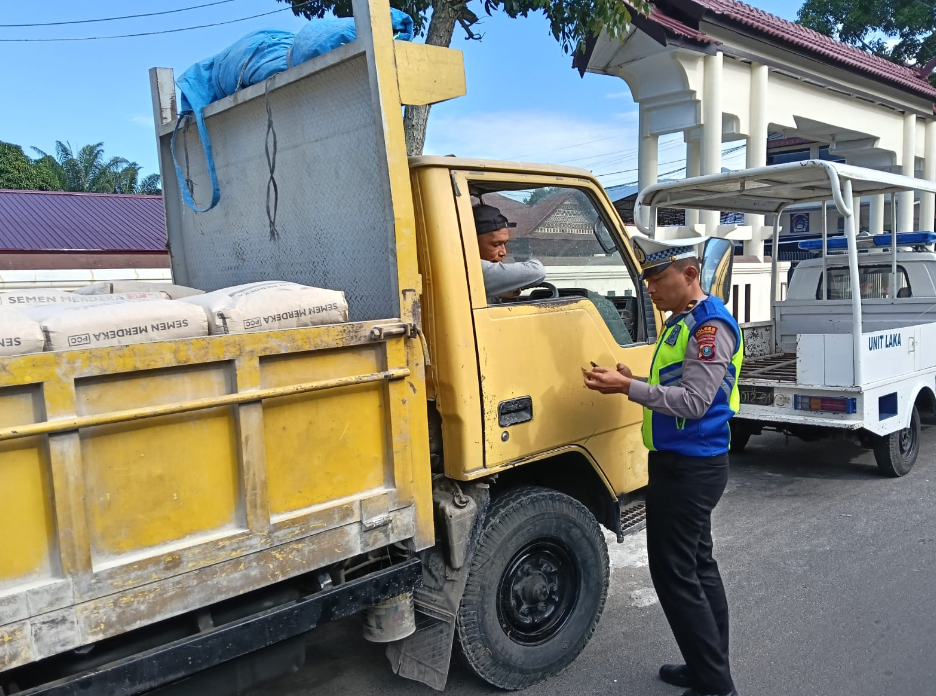 Satlantas Polres Padangsidimpuan Gelar Sosialisasi Over Dimensi dan Over Load di Jalan