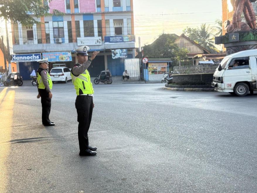 Pagi Hari di Padangsidimpuan: Sat Lantas Serentak Atur Lalu Lintas Demi Kelancaran Warga
