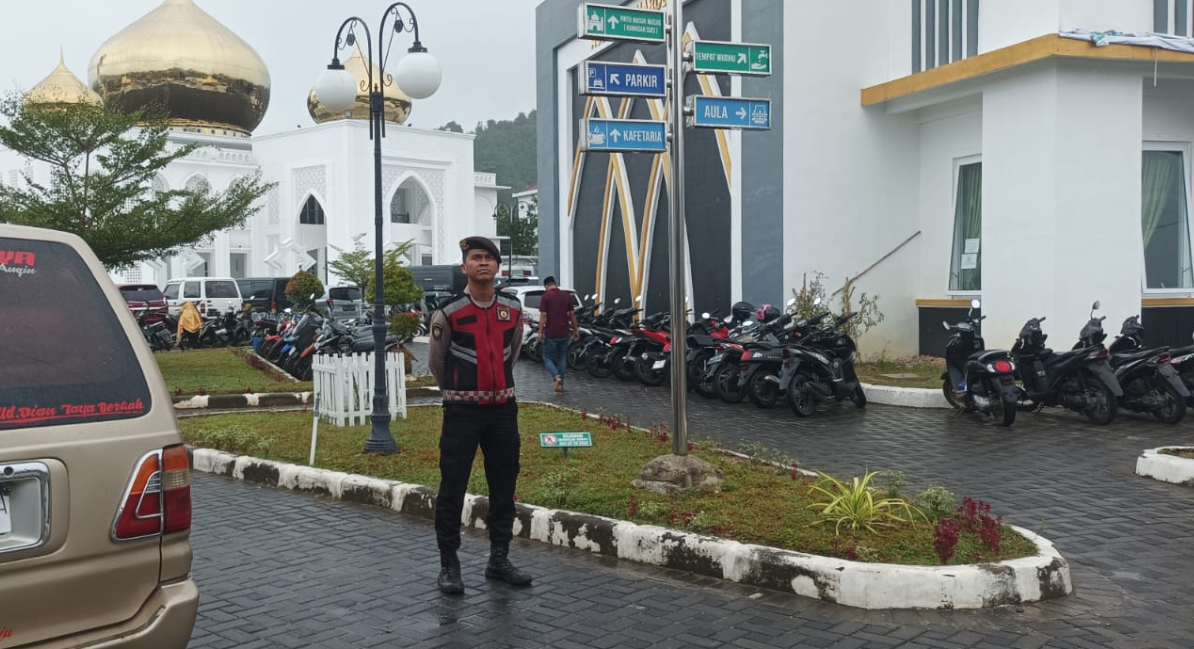 Polres Padangsidimpuan Jamin Keamanan Sholat Jumat di Masjid Raya Al Abror