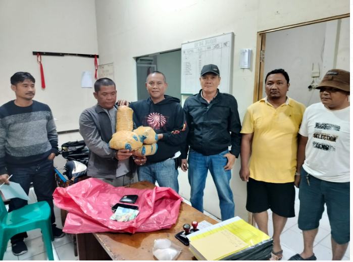 Residivis Narkoba Ditangkap, Bawa 4 Bal Ganja di Padangsidimpuan