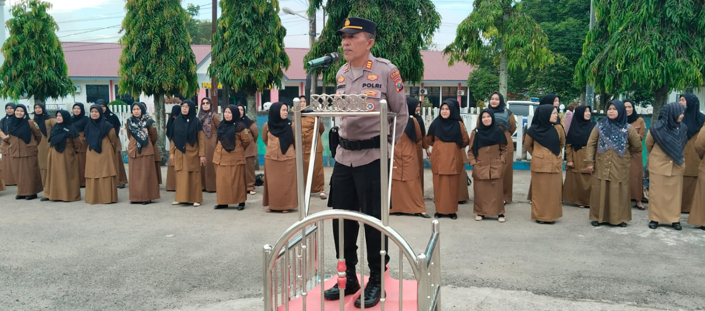 Kasat Binmas Polres Padangsidimpuan Gelar Sosialisasi Disiplin dan Bahaya Kenakalan Remaja di SMKN 1