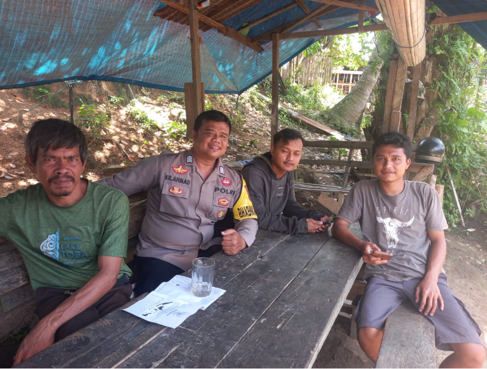 Pak Bhabin  tatap muka  dengan Warga Jaga kamtibmas di Kelurahan Sidangkal,  
