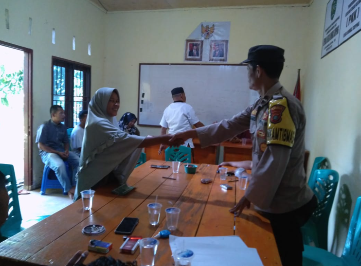 Bhabinkamtibmas Sukses Damaikan Warga Rimba Soping, Persahabatan Kembali Terjalin