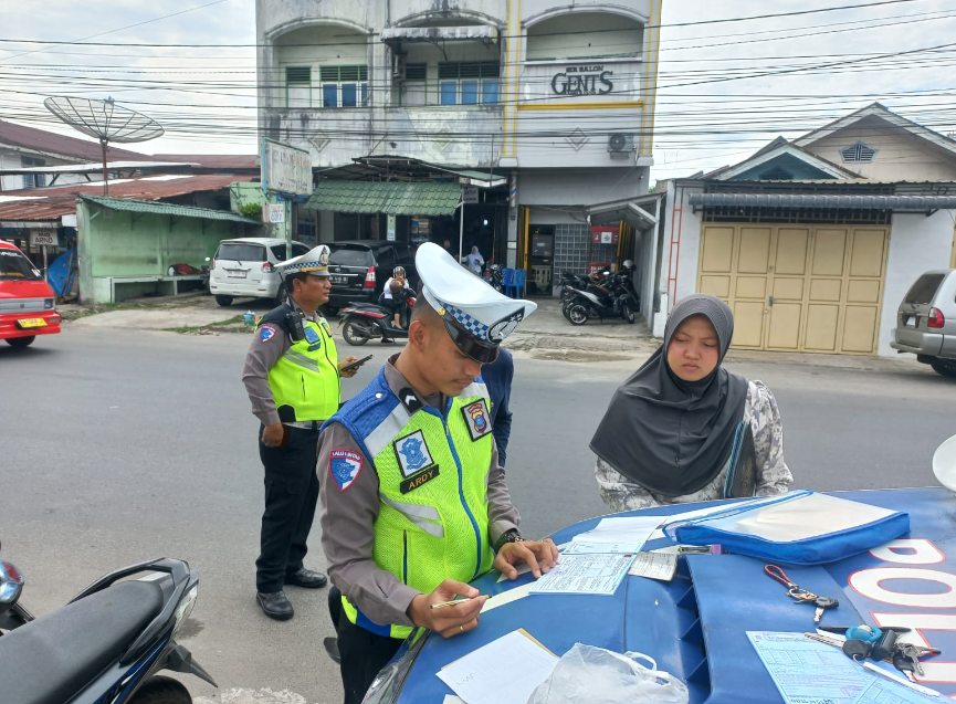 Satlantas Polres Padangsidimpuan Tertibkan Pelanggar Lalu Lintas