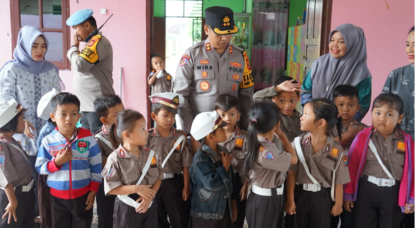 Wira Prayatna Sambangi TK Kemala Bhayangkari 13, Beri Semangat Anak Bangsa