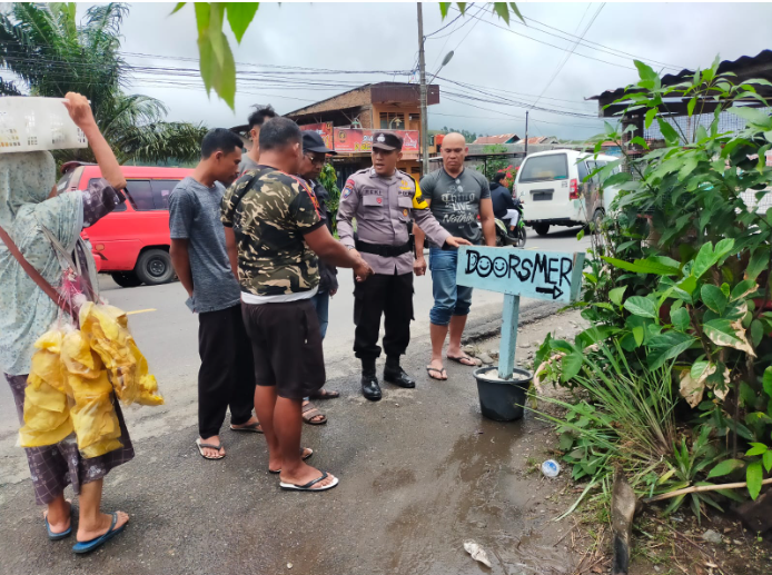 Problem Solving Efektif, Bhabinkamtibmas Atasi Pertengkaran Tetangga