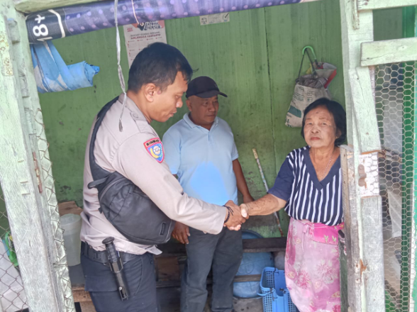 Bhabinkamtibmas Jadi Penengah, Konflik Pembakaran Sampah Berakhir Damai