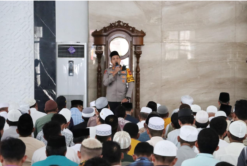 Mengawali Tugas AKBP Wira Prayatna gelar Jumat Curhat di Masjid Raya Al-ABROR Kota Padangsidimpuan