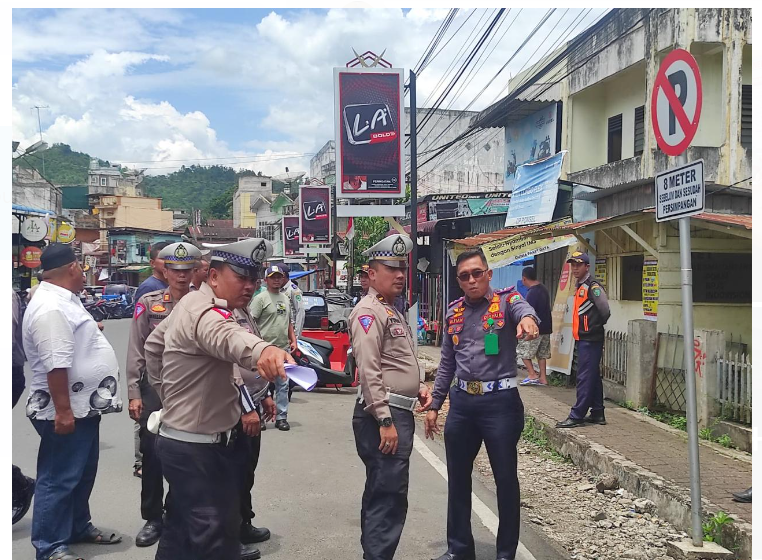 Cegah Kemacetan, kasat Lantas Polres PSP Pimpin  Penertiban Parkir di Kota Padangsidimpuan